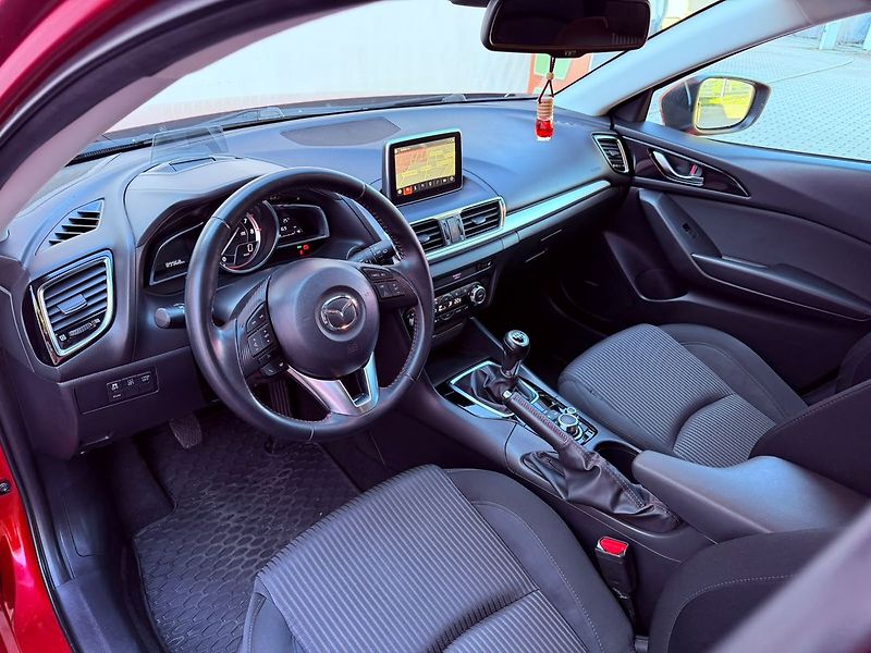 Mazda 3 2.0 Skyactiv 121 kW, ČR, 1.Maj - fotka 16 z 30