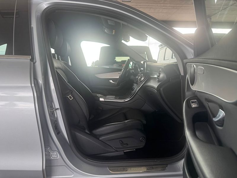 Mercedes-Benz GLC 220d 4MATIC - fotka 19 z 21