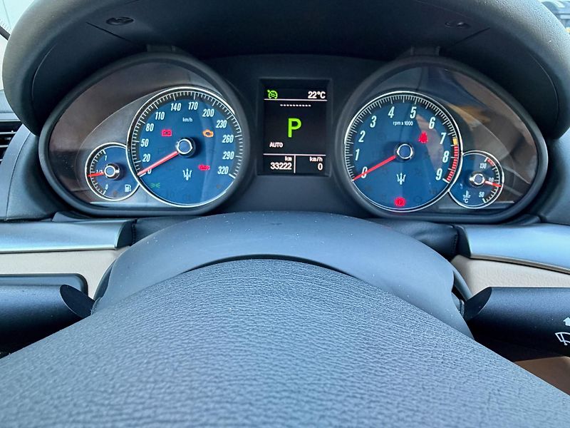 Maserati Granturismo (2012) S 4.7 V8 1. MAJITEL 33.222 km! - fotka 35 z 57