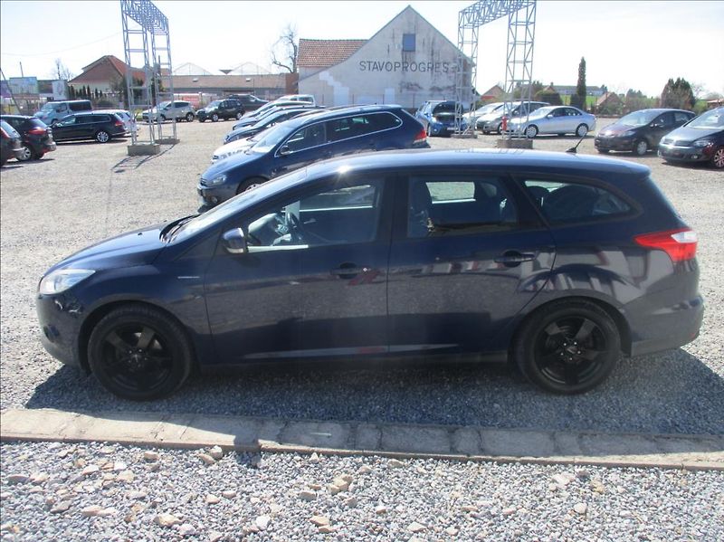 Ford Focus 1,6 i, klimatizace,serviska,CZ - fotka 4 z 36