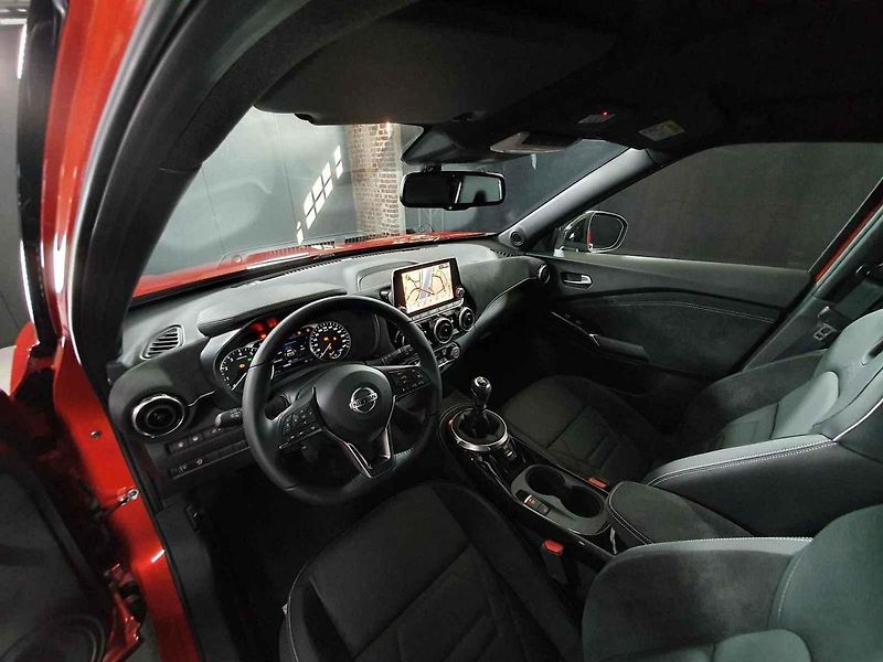 Nissan Juke působí naživo jako dospělý zástupce kategorie malých SUV.