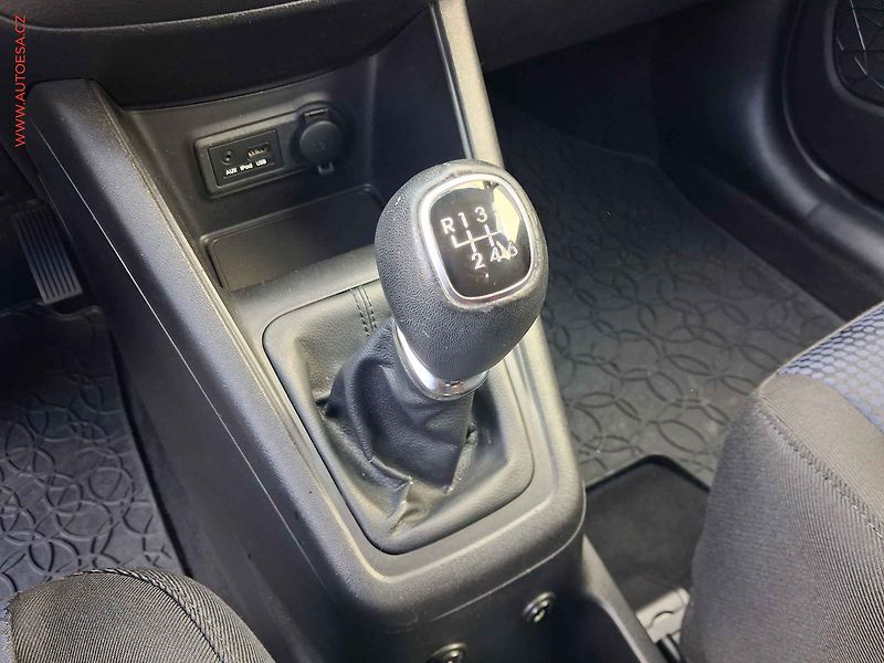 Hyundai ix20 (2012) 1.6i, 1.maj,ČR, AC. STK6/28 - fotka 16 z 17