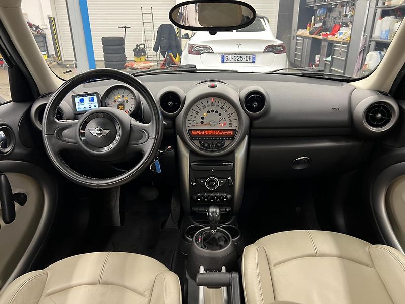 Mini Cooper Countryman 2.0D 82kW - fotka 9 z 16
