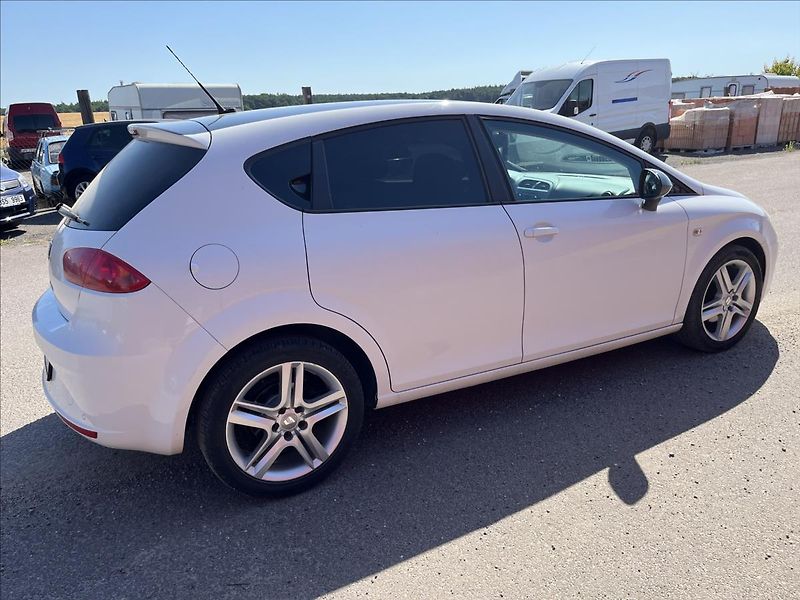 Seat Leon 2,0 TDi STYLE ROZVODY KLIMA - fotka 5 z 37