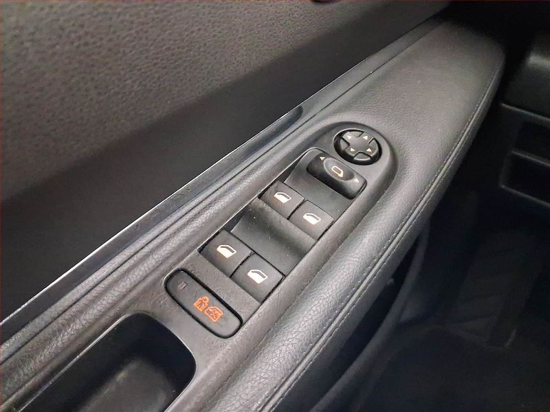 Peugeot 3008 (2010) 2.0 HDi, Tempomat - fotka 18 z 21