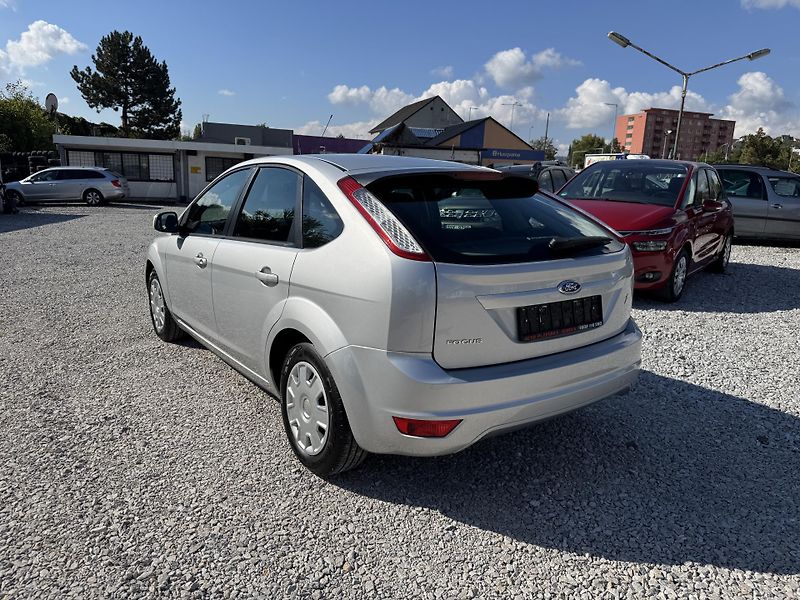 Ford Focus (2010) 1.6-16V,rezervace  - fotka 5 z 28