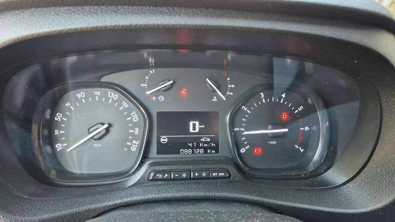 Fiat Scudo L1H1 2.0Mjet 106kW/145k MT6 - fotka 22 z 52