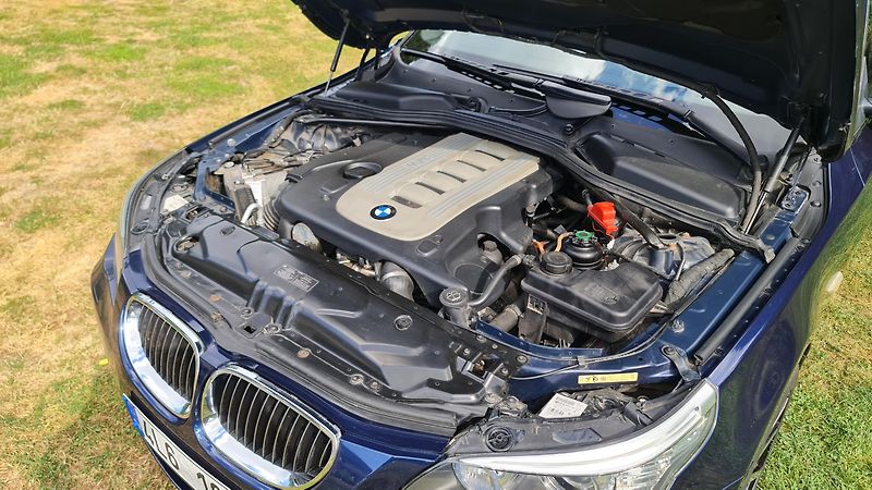 BMW Řada 5 (2009) 525XD,E61,FACELIFT,145kW,MANUÁ - fotka 24 z 32