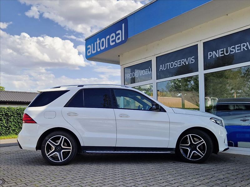 Mercedes-Benz GLE 3,0 i AMG 270kW 4MATIC PANORAM - fotka 7 z 50