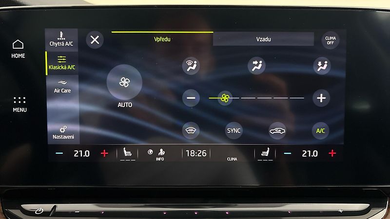 Škoda Octavia 2.0 TDI DSG 4x4 Scout Combi - fotka 30 z 33
