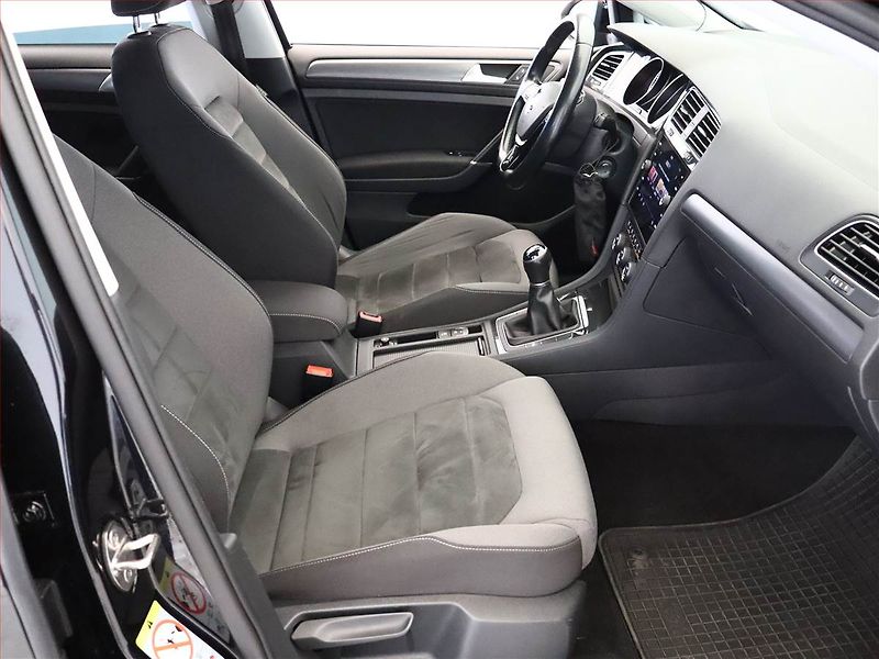 Volkswagen Golf (2020) Highline 1.5 TSI, Serv.kniha - fotka 7 z 16