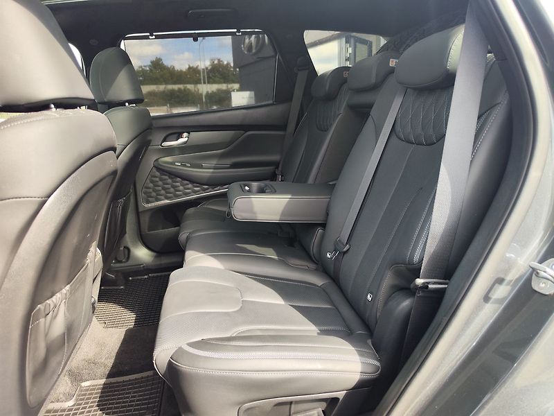 Hyundai Santa Fe 2.2 CRDI/142kW Luxury DCT 4x4 - fotka 15 z 39