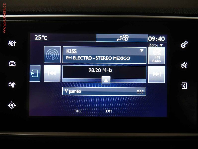 Peugeot 308 (2016) 2.0 HDi, Navigace - fotka 14 z 25