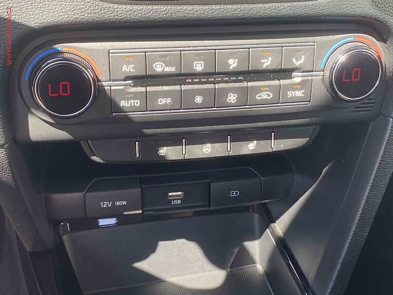 Kia Ceed (2019) 1.4 T-GDi, Vision, navi - fotka 15 z 18