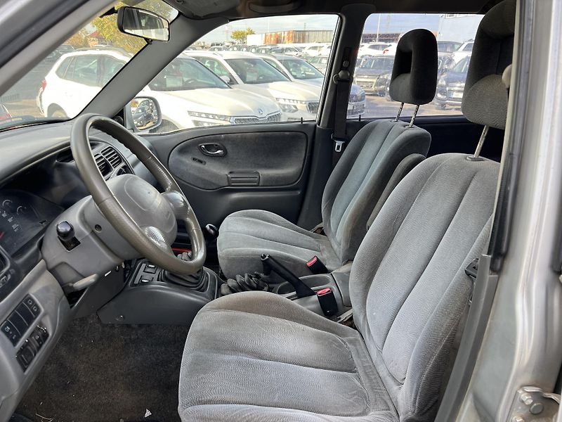 Suzuki Grand Vitara XL-7 2.7i V6 127kw 4x4 TAŽNÉ  - fotka 9 z 22