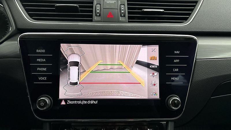 Škoda Superb 2.0 TDI Style Combi - fotka 12 z 27