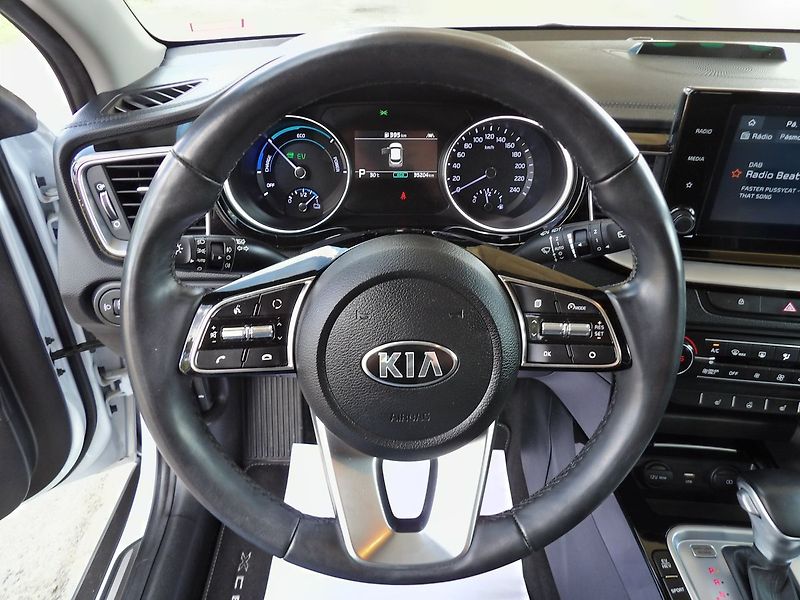 Kia Ceed 1.6GDI PHEV Comfort Tažné - fotka 13 z 36