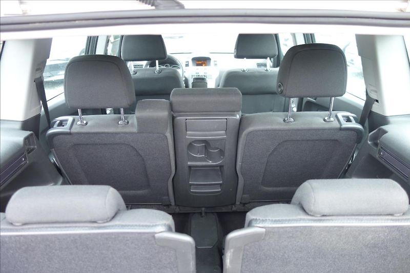 Opel Zafira 1,8 i 103KW,ČR,1 MAJ.,7 MÍST. - fotka 17 z 37