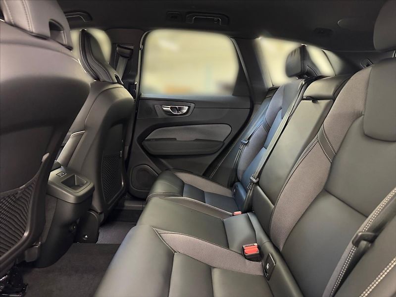 Volvo XC60 (2025) 2,0 B5 AWD Plus Black Ed  B5 - fotka 11 z 15