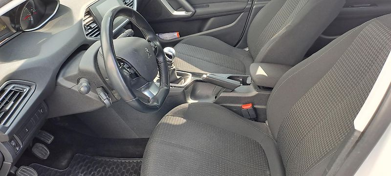 Peugeot 308 (2019) SW ACTIVE 1.2 PureTech 110 MAN - fotka 10 z 16