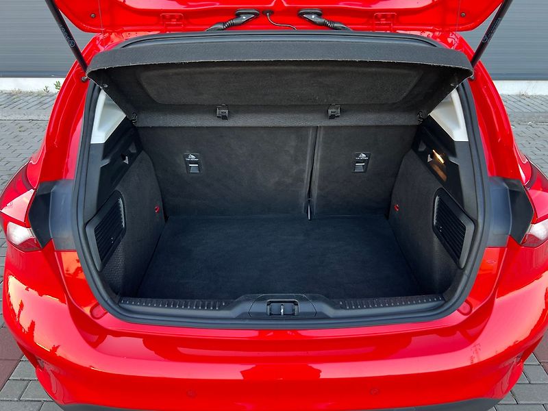 Ford Focus (2021) 1.0 EcoBoost-P.KAMERA - fotka 47 z 49