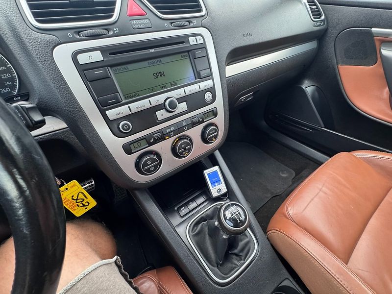 Volkswagen EOS (2007) KABRIOLET 2,0 TDI 103 KW - fotka 31 z 47