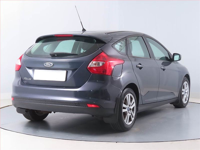 Ford Focus (2011) 1.6 i, Serv.kniha, Tempomat - fotka 5 z 13
