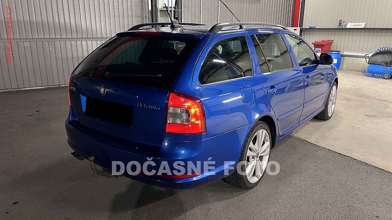 Škoda Octavia (2011) 2.0 TDi, RS, navi, xenon - fotka 2 z 3