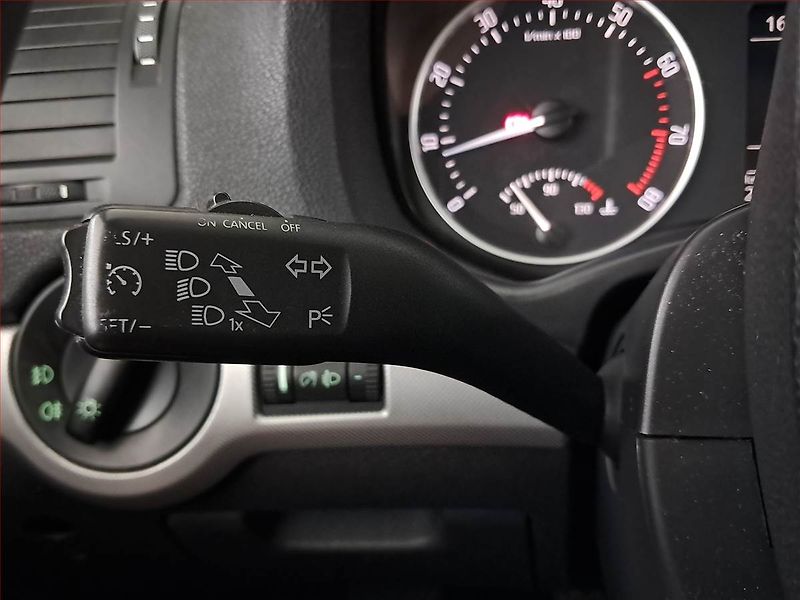 Škoda Octavia (2012) 1.4 TSI, Tempomat - fotka 16 z 18