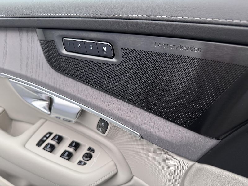Volvo XC90 (2026) B5 AWD AUT DARK PLUS 7míst - fotka 22 z 26