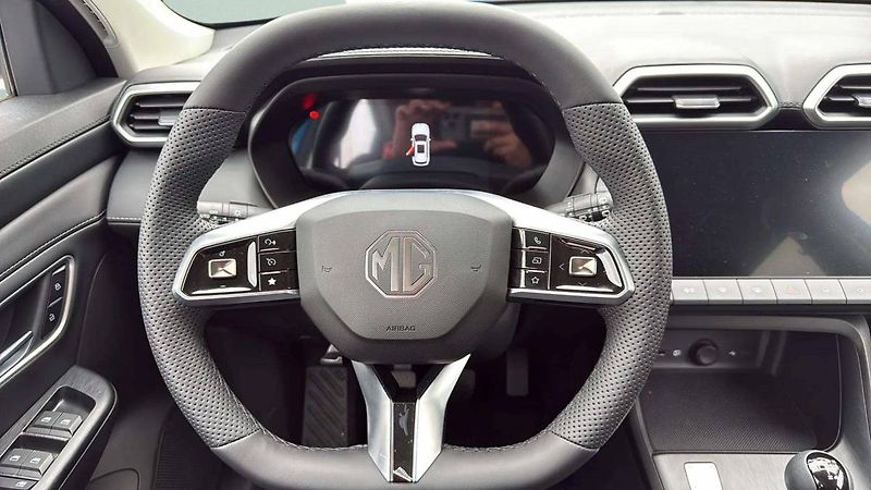 MG ZS ELEGANCE 1.5L (85kW) 5MT SUV/A - fotka 16 z 16