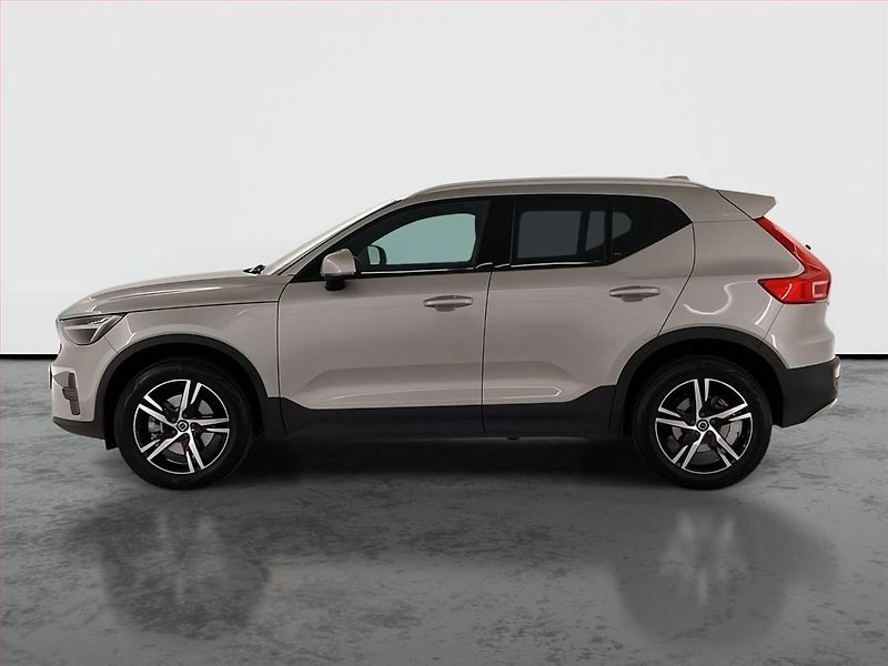 Volvo XC40 (2025) B3 - fotka 3 z 22