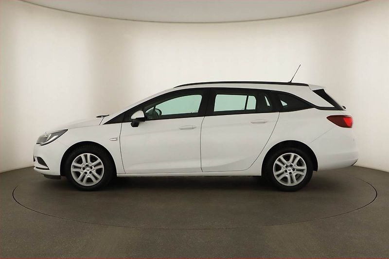 Opel Astra (2019) 1.4 T, Tempomat, Park. senzory - fotka 3 z 12