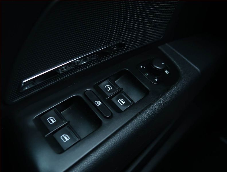 Škoda Superb (2014) Elegance 2.0 TDI, 4X4 - fotka 17 z 27