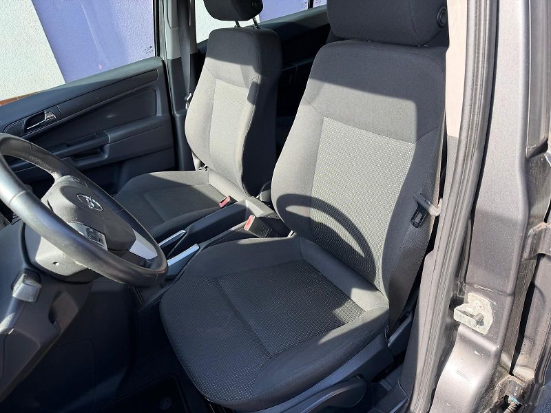 Opel Zafira 1,6 16V 7- místný + pneu  - fotka 11 z 24