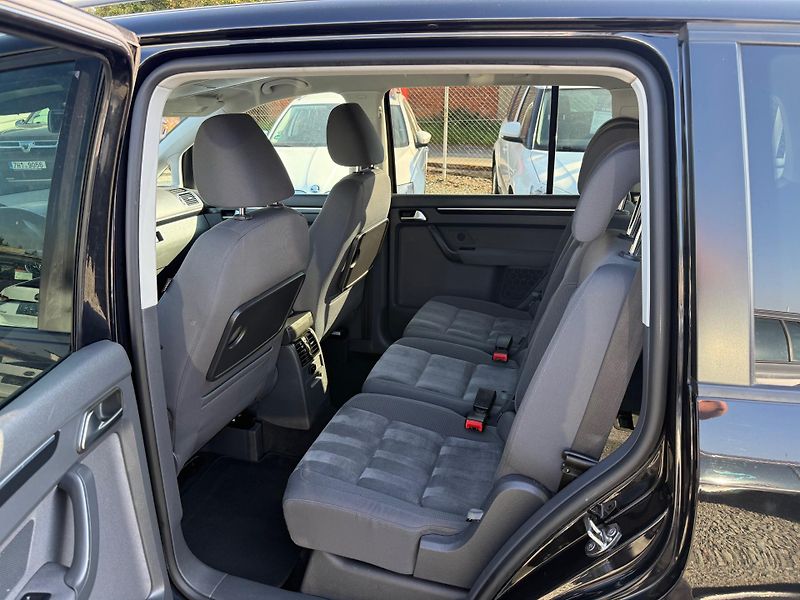 Volkswagen Touran 1.4 TSI HIGHLINE - fotka 9 z 13