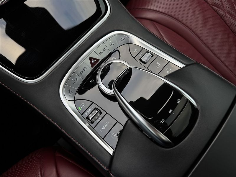 Mercedes-Benz Třídy S S 560 AMG 4Matic Kupé - fotka 20 z 34