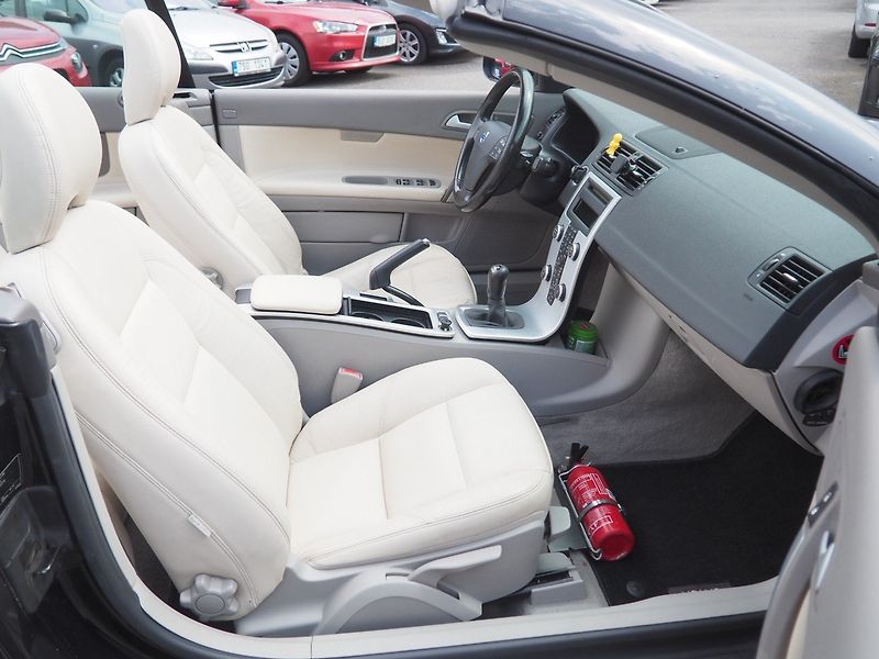 Volvo C70 (2011) 2.0D 110 kW Cabrio - fotka 14 z 30