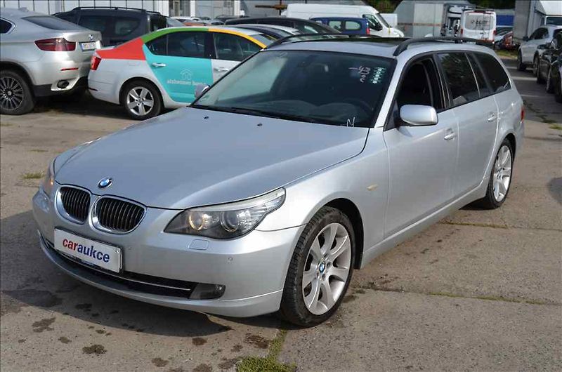 BMW Řada 5 (2008) 560 TOURING - fotka 1 z 33