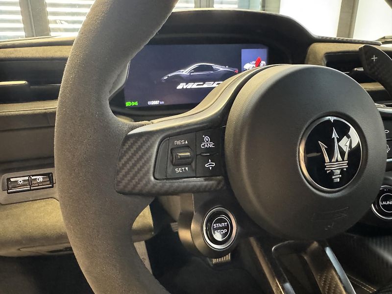 Maserati MC20 (2023) 630HP*PPF*FULL CARBON* - fotka 18 z 24