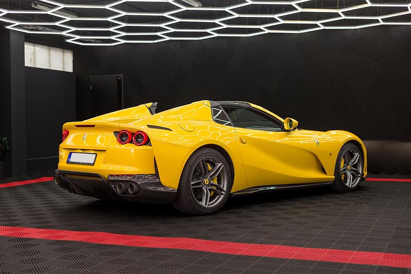 Ferrari 812 (2024) GTS-žlutá metalíza !! - fotka 3 z 18