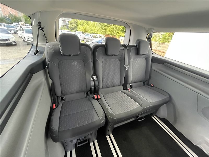 Ford Tourneo 2,0 EcoBlue AWD A8 Titanium L2 - fotka 14 z 18