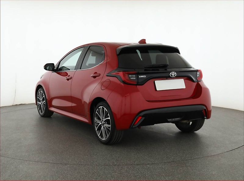 Toyota Yaris (2023) Executive 1.5 VVT-i, ČR,1.maj - fotka 4 z 17