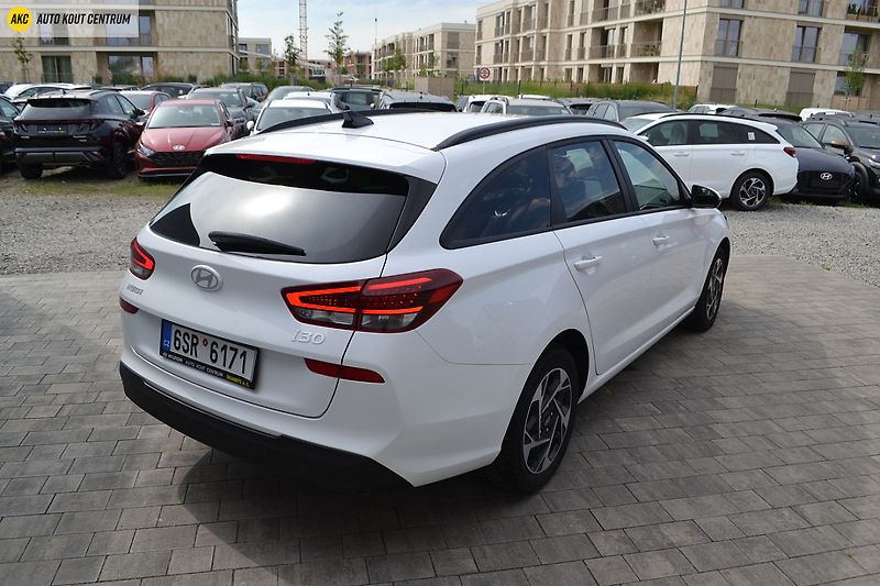 Hyundai i30 WG 1,5I MT SMART FAMILY NAVI - fotka 5 z 45