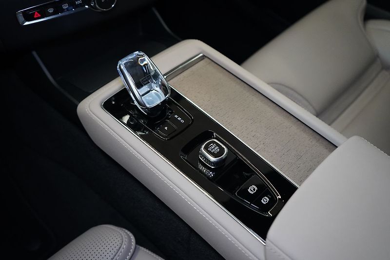 Volvo XC90 B5 PLUS Bright, Vzduch, 360° - fotka 40 z 50