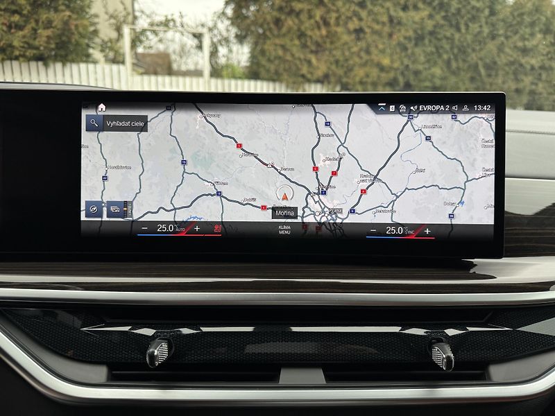 BMW X7 40i-INDIVID-MASÁŽE-R22-TAŽ. - fotka 22 z 47