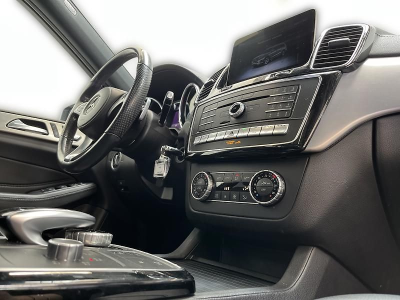 Mercedes-Benz GLS 350d 4MATIC AMG Line - fotka 17 z 25