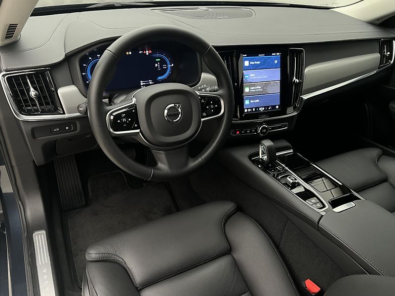 Volvo V90 T6 AWD DARK PLUS - fotka 4 z 45