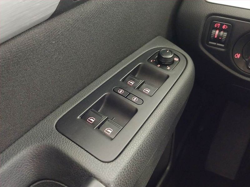 Volkswagen Sharan (2017) 2.0 TDI BMT - fotka 17 z 19