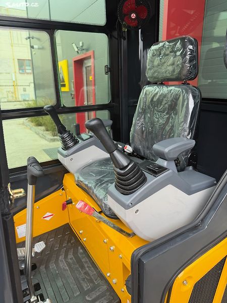 Gorila (2026) AKCE -Minibagr G16SE I PRO CAB - fotka 9 z 14